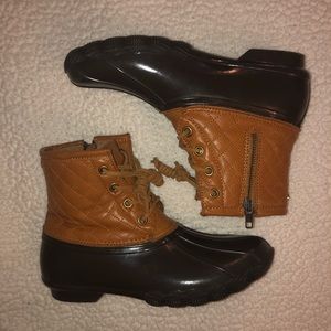 Steve Madden brown quilted duck boots